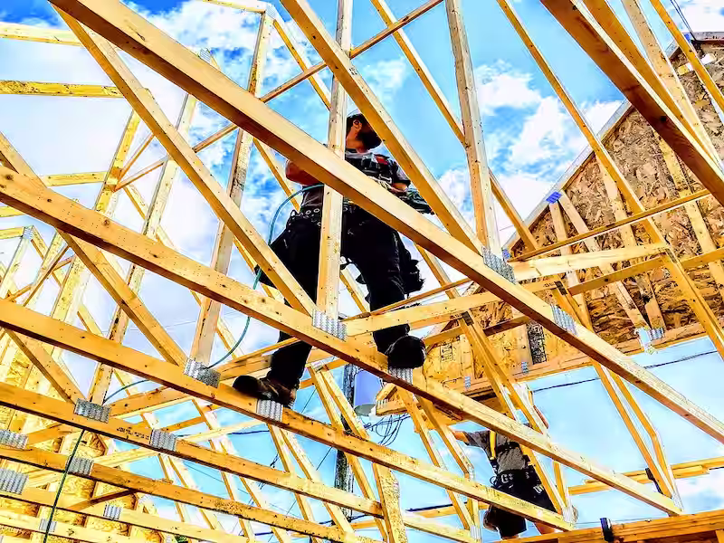 Fondateur de Construction Maxime Viens sur un chantier dans les Cantons-de-l'Est